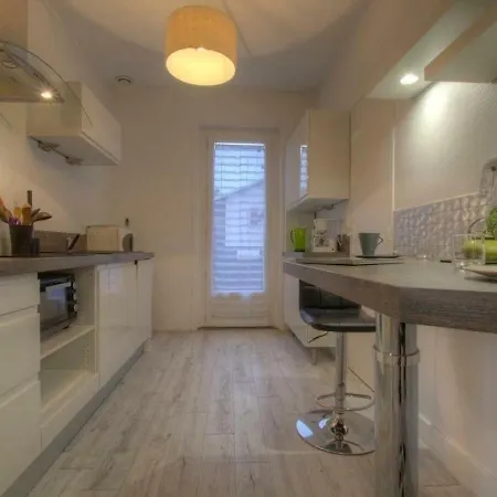 Les Cigognes Apartment *